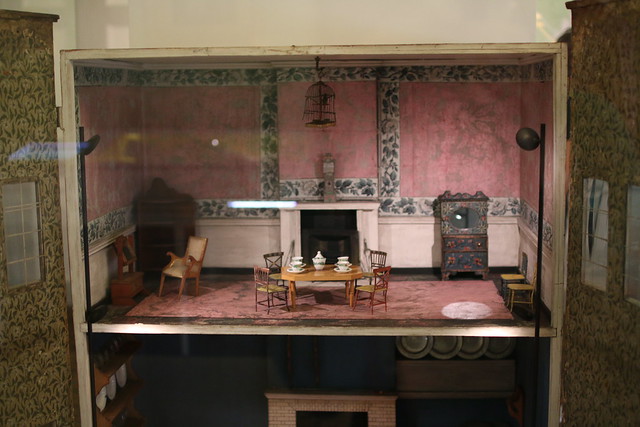 Dollhouse from Kensington Palace and V&A Museum