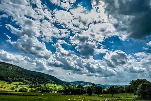 uk sky weather clouds countryside nikon skies view cloudy vista viewpoint waterdroplets icecrystals cloudscapes hillclimbing d7100 sigma1020mmf35exdchsm cloudsstormssunsetssunrises