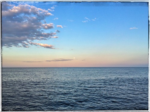 narragansett snapseed sunset moonrise dusk goldenhour magichour waves clouds seascape landscape rhodeisland