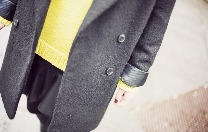 street style barbara crespo zara faux leather mini skirt yellow fashion blogger outfit blog de moda