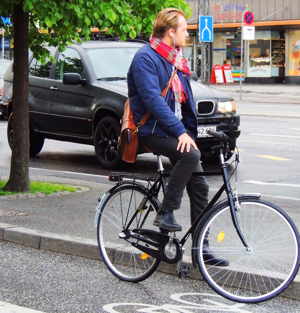Looking at... Ponytail Cycle Chic in Copenhagen