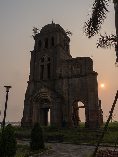 church sunrise ruins seasia vietnam bombed donghoi