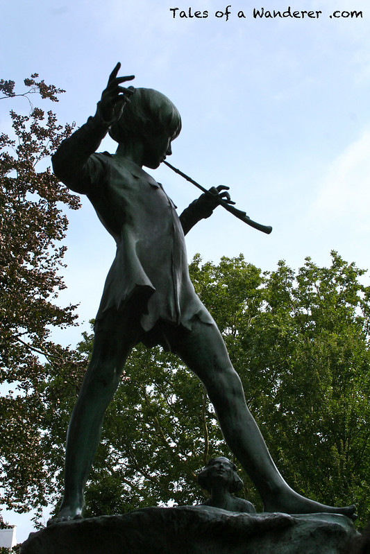 BRUXELLES - Parc du Palais d'Egmont - Statue de Peter Pan