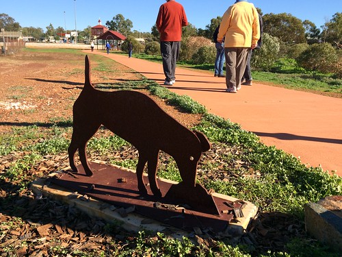 sculpture dog heritage dogs john trail sculptures cyril iphone hawes monsignor dominie mullewa img4114 johncyrilhawes hawesheritagetrail