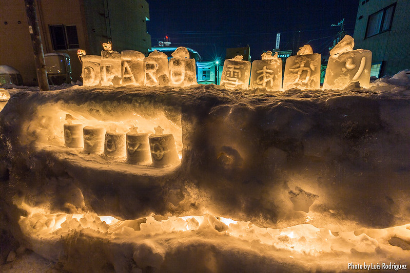 Esculturas de nieve en la zona de las v&iacute;as