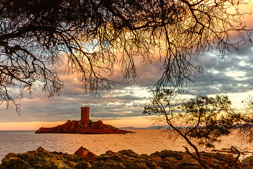 sea mer tower saint rock sunrise island or ile cap tintin raphael mediterranée dramont
