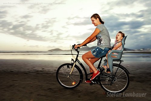 bike sunset catharina beach santos orla praia mar pordosol stefanlambauer kid child infant bicicleta mamãe lilian 2016 brasil brazi