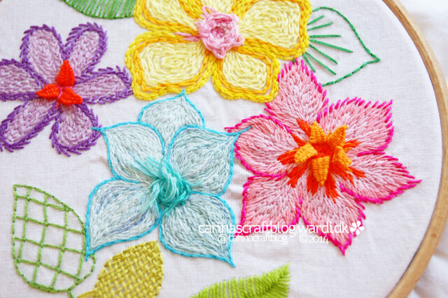 Embroidery flowers with 3D details