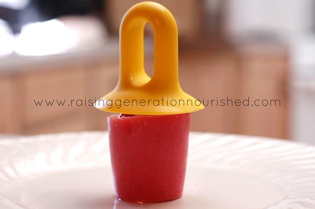 5 Nourishing Summertime Popsicles :: Great For Teething Babies, Busy Toddlers, & Kids of All Ages!