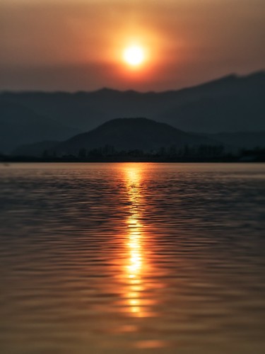 sunset mountain lake reflection water lensbaby asia dof korea southkorea goldenhour composer chuncheon gangwondo soyang doubleglass 한국 춘천 강원도 소양강처녀상