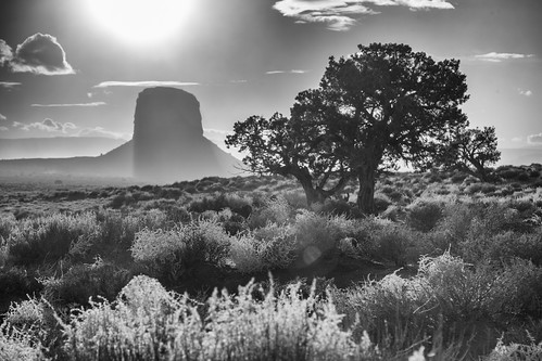 sunset arizona usa blackwhite desert bright empty calm western isolation monumentvalley contrejour uin ef24105mmf4l canoneos1dsmkiii nikosliapis
