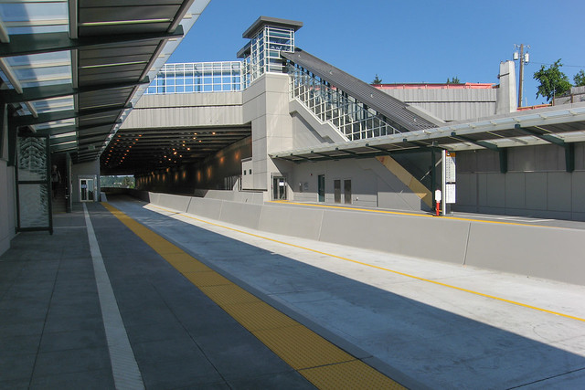 92nd/Yarrow Point Freeway Station Platform