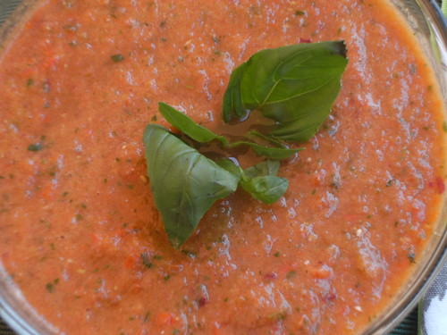 Red bell pepper soup with basil - zuppa fredda di peperoni e basilico