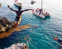 Ricks Cafe Negril #Jamaica is one of Jamaica’s most famous hot spots!!! during the day many people choose to jump off the cliffs and swim in the beautiful ocean water. .....................................................................................