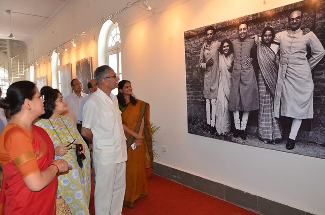 AMU Vice Chancellor at the exhibition of photographs on Rashid Jahan.