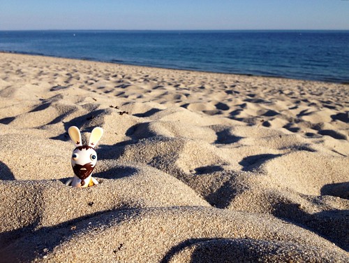 ocean sea mer beach fun toy sand funny hole sable bretagne plage jouet trou océan bénodet décalé