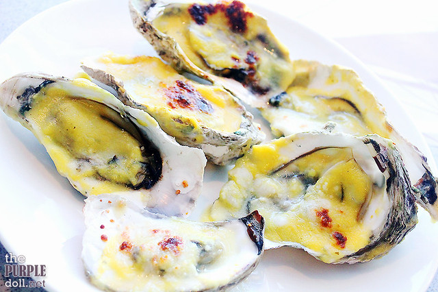 Baked oysters with cheese