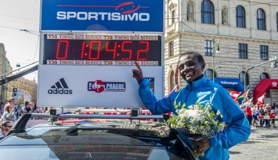Pražský půlmaraton má ženský světový rekord, Keňan Homoláč zaběhl i Štefkův nejlepší čas