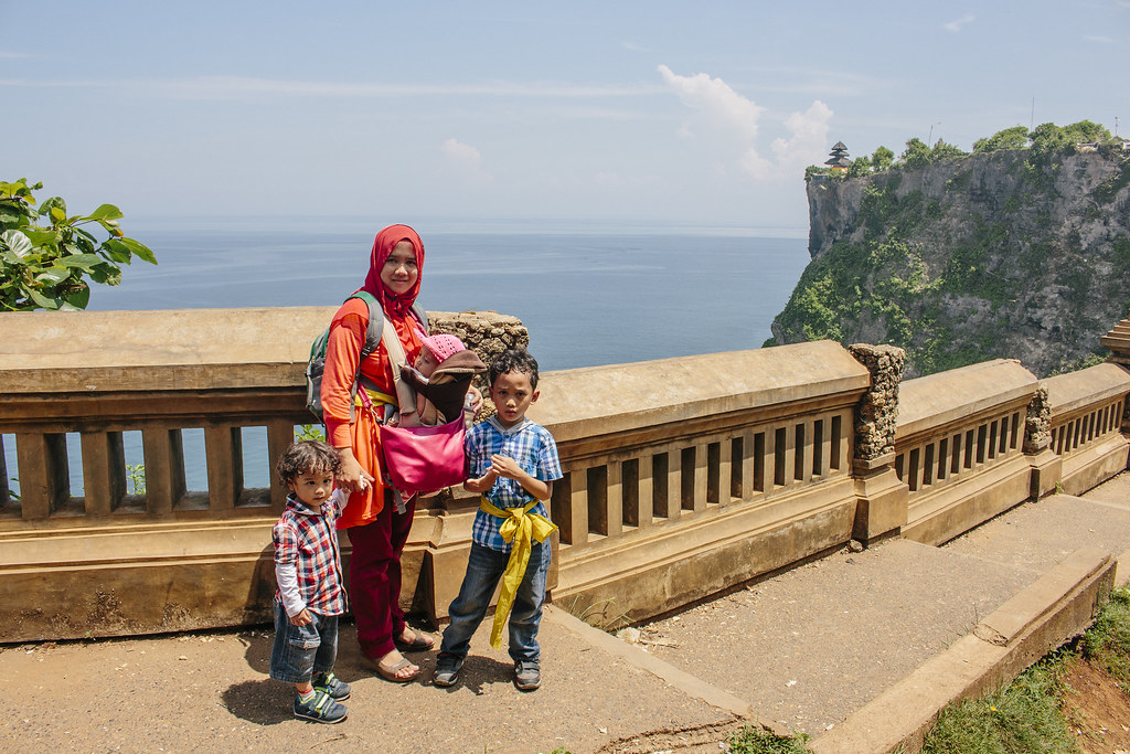 Family Photography | Uluwatu Cliff | Bali | Indonesia