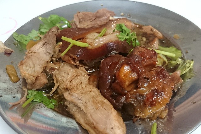 Lai Thai - stewed pork leg