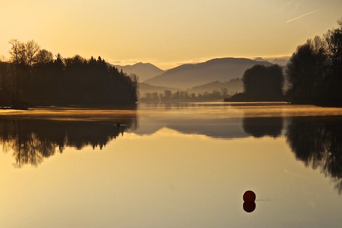 light mist mountains water sunrise britishcolumbia april fortlangley bedfordchannel canon60d