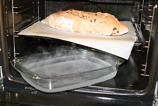 Pan de cebada con pasas y nueces.