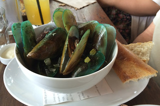Manila sojourn - Wildflour Cafe mussels