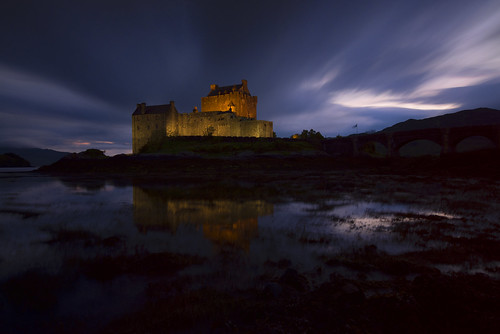 sunset castle scotland highlands twilight isleofskye lochalsh lochlong scottishhighlands lochduich eileandonancastle kyleoflochalsh eileandonnain
