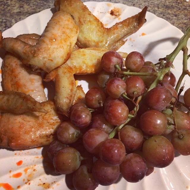 Day 18, #whole30 - late night snack (leftover chicken wings & grapes)