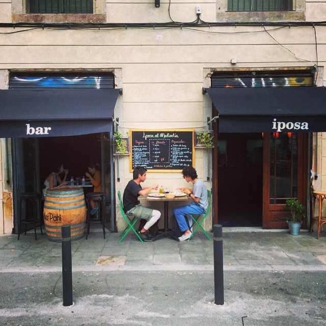 Iposa, the bar where Xavier learns "l'español de puta madre" #laubergeespagnole