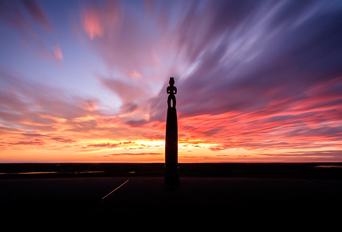 awatoto sunrise ankh dawn pole pou clouds longexposure hawkesbay waitangi napier carving sky silhouette newzealand caldwell pouwhenua light
