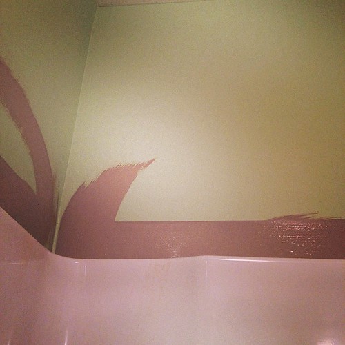 I am in a mood. And what's cheaper than moving? Painting.  Bye bye green bathroom.