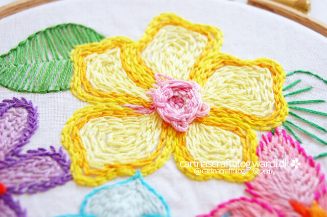 Embroidery flowers with 3D details