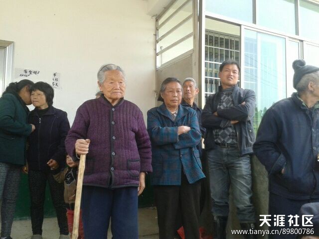 新化县因伍助前案数百受害村民到县政府维权