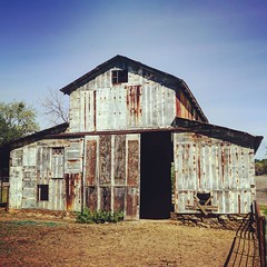 Patina game is on point for this barn... #patina #barn #exploring #california #backroads #bmwmotorrad #k1600gtl #bmwmotorradusa #goldenstate #cali #makelifearide