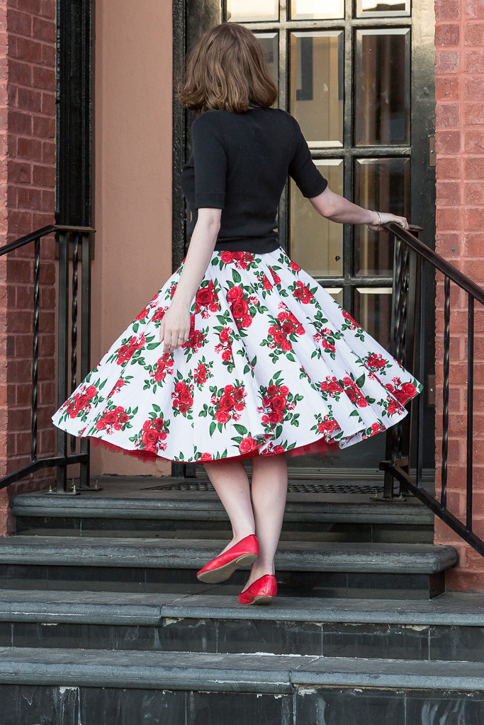 Hell bunny, circle skirt, red, roses, popbasic, wyoming, never fully dressed, withoutastyle,