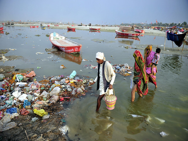 प्रदूषित गंगा नदी