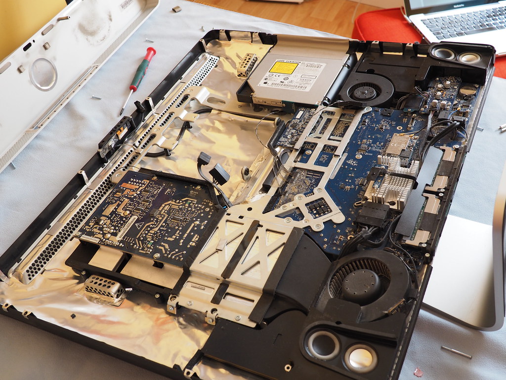 Upgrading my Early-2008, 24-inch iMac with SSD Analog Senses