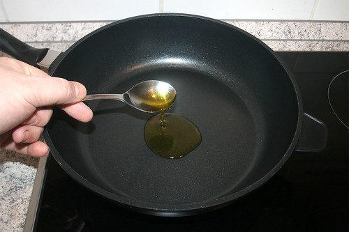 22 - Olivenöl erhitzen / Heat up olive oil