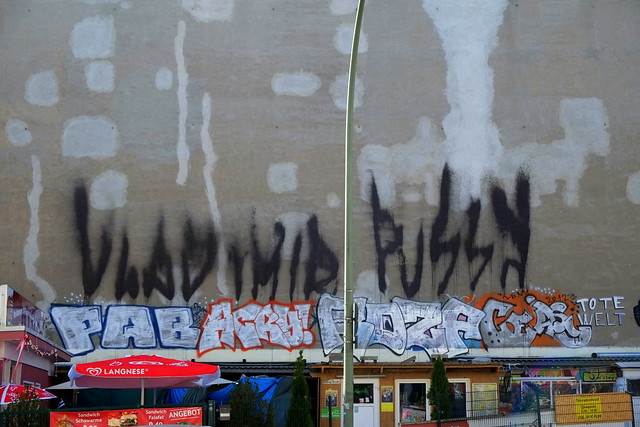 streetart | vladimir pussy | berlin . neukölln