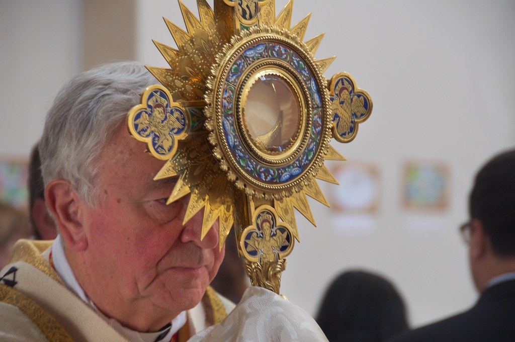 Corpus Christi: Cardinal Vincent visits German Catholic Mission - Diocese of Westminster