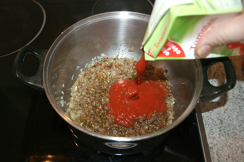 38 - Mit Tomaten ablöschen / Deglaze with tomatoes