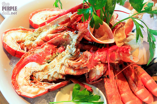 Lobster, tiger prawns, black mussels, alaskan snow crab leg at Mezza9 Macau