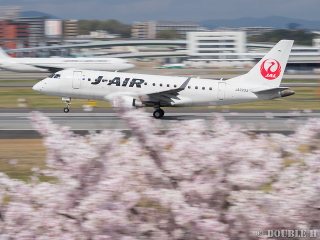 Itami Airport 2017.4.12 (9) JA223J / J-AIR's ERJ-170