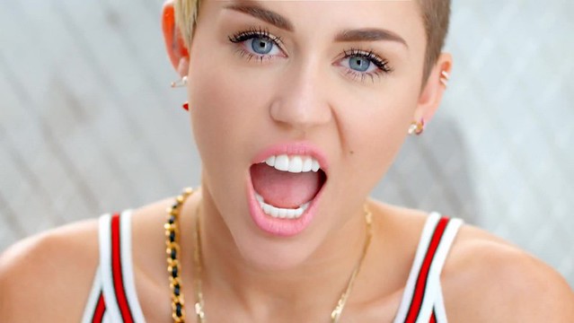 Miley-Cyrus-Is-Singing-To-Who1
