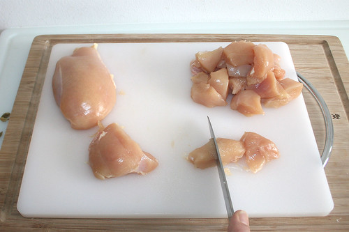 24 - Hähnchenbrüste würfeln / Dice chicken breasts