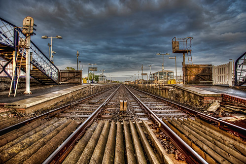 lines station clouds point one scotland dundee platform tracks railway hdr 48 44 46 288 vanish carnoustie pespetive