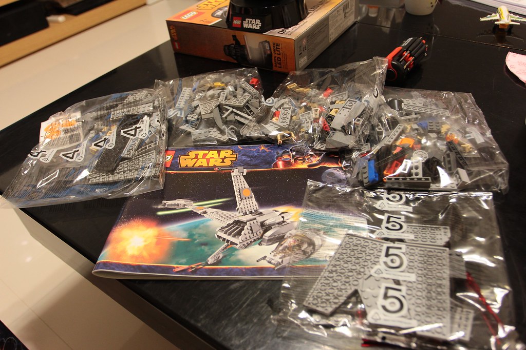 LEGO-Star Wars B-wing-(75050)
