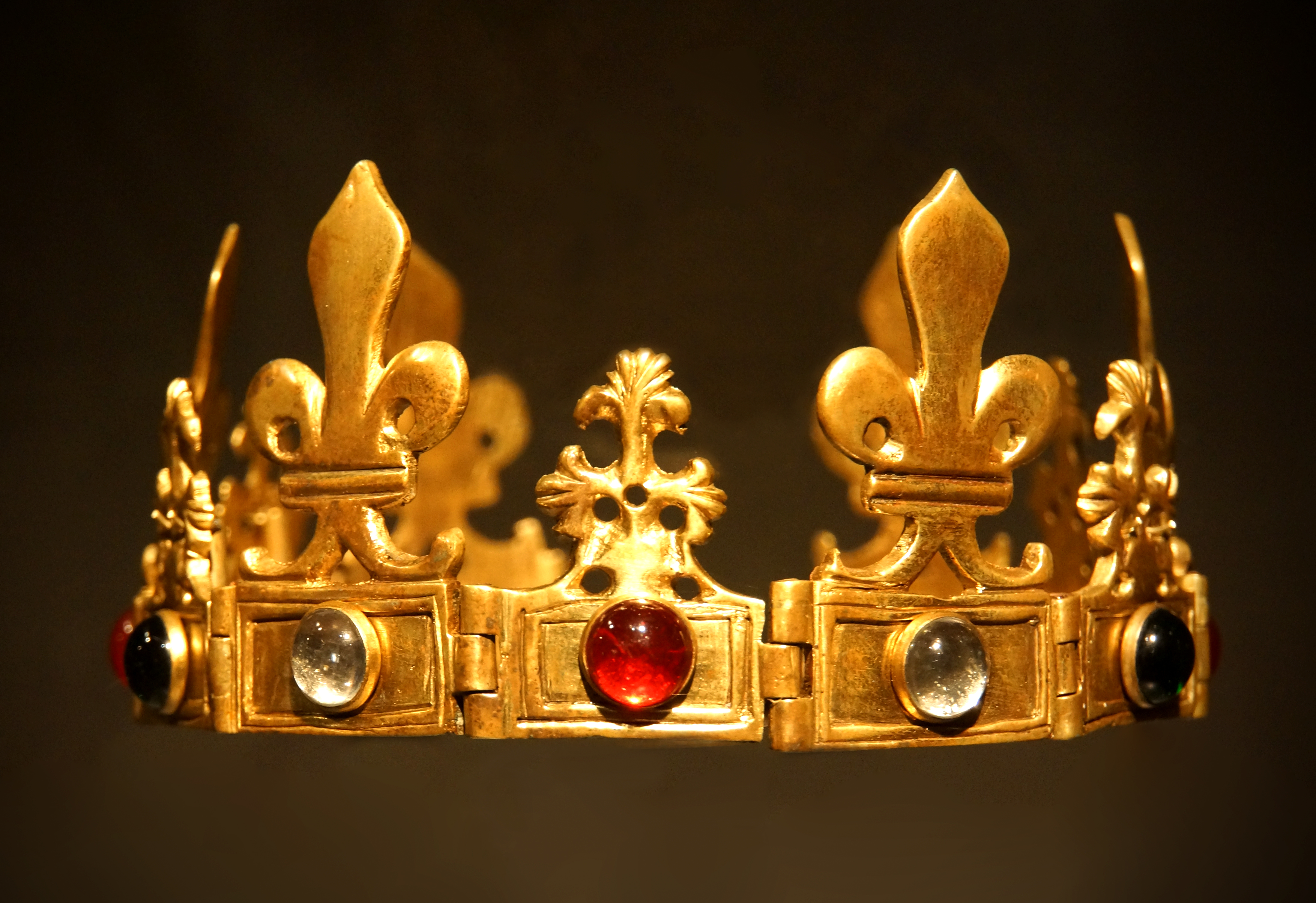 France-001310 - Gold Crown