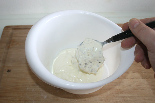 42 - Joghurt & Creme fraiche in Schüssel geben / Put yogurt & creme fraiche in bowl